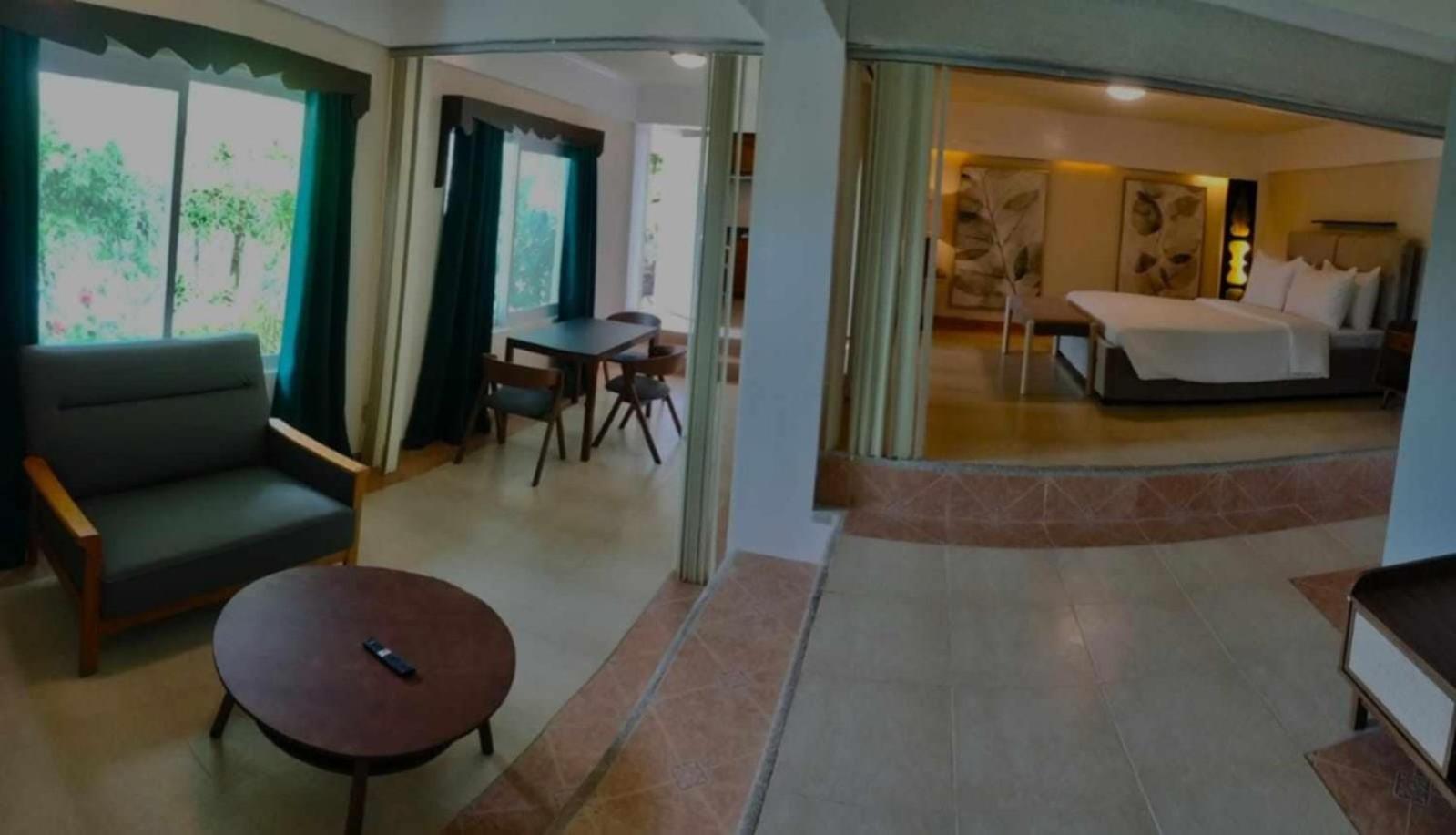 Hotel Breakfast At Monaco - Palais Boracay à Manoc-Manoc Extérieur photo